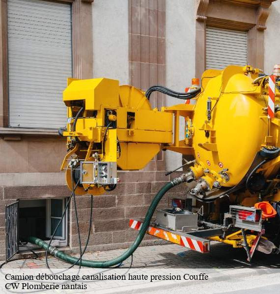 Camion débouchage canalisation haute pression couffe-44521 CW Plomberie nantais